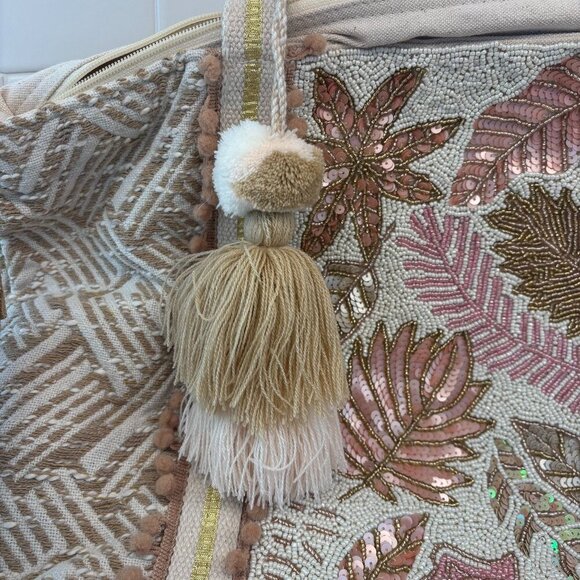 America & Beyond Medium BeadedTote w/ Bag Strap & Wristlet/Pouch - Natural Gold - Picture 5 of 12